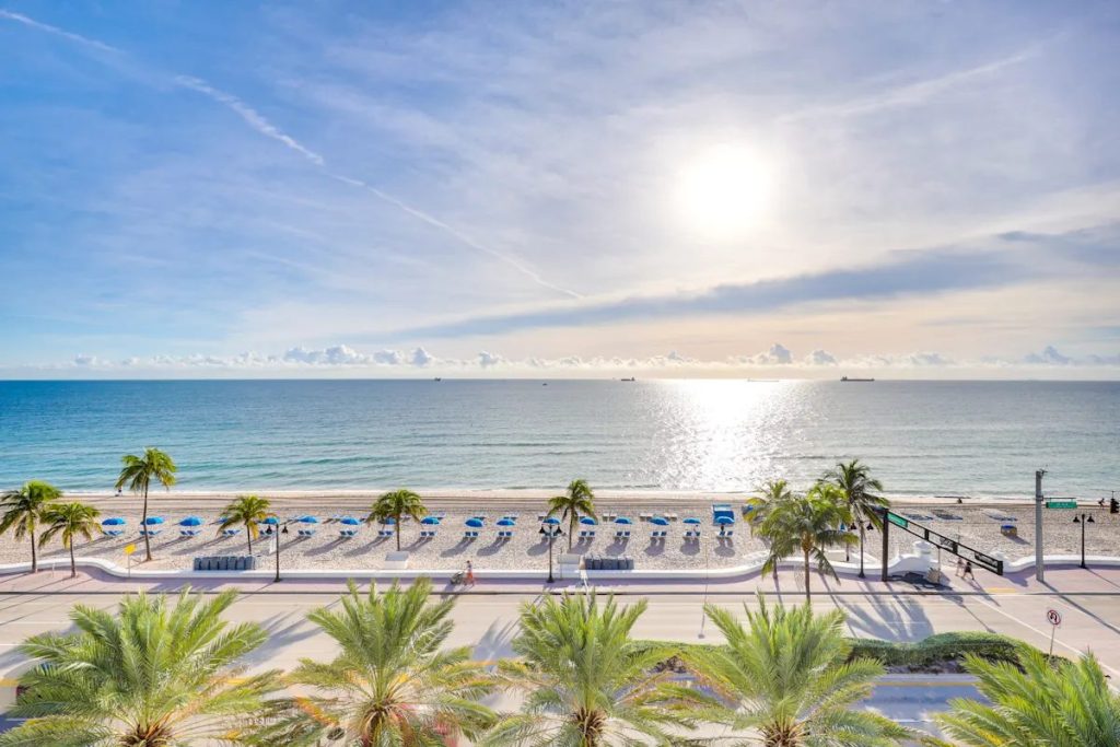 Walk to Bars & Eats! Luxe Ft Lauderdale Condo — Fort Lauderdale